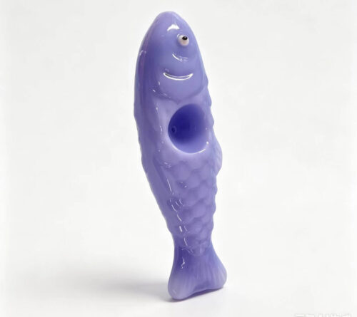 Fish glass hand pipe,hand‑blown novelty fish shape glass smoking pipe,fire‑fused glass eyes,multiple color options,pantone spray paint & electroplating available,custom wholesale glass pipe manufacturer